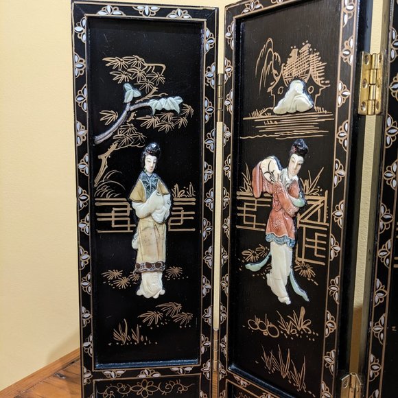 Vintage Asian Geisha Folding Tabletop Screen Divider - black lacquer wood screen - Picture 3 of 15